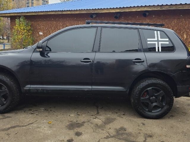 Чорний Фольксваген Туарег, об'ємом двигуна 3 л та пробігом 347 тис. км за 6200 $, фото 1 на Automoto.ua