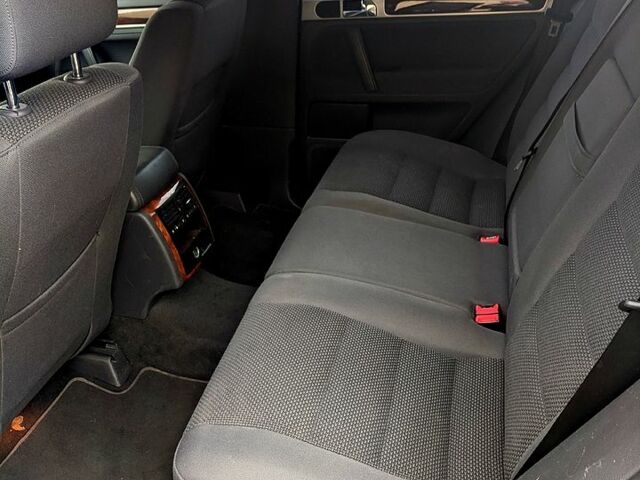 Чорний Фольксваген Туарег, об'ємом двигуна 3 л та пробігом 198 тис. км за 11300 $, фото 7 на Automoto.ua