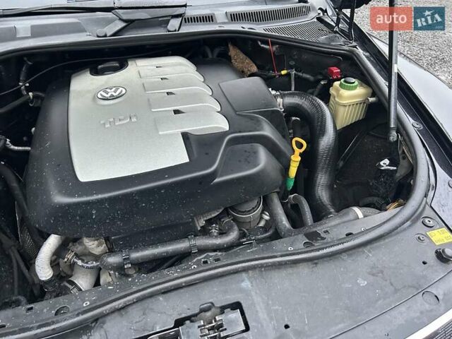 Чорний Фольксваген Туарег, об'ємом двигуна 2.46 л та пробігом 174 тис. км за 11000 $, фото 8 на Automoto.ua