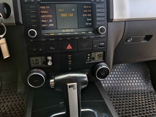 Черный Фольксваген Туарег, объемом двигателя 3 л и пробегом 290 тыс. км за 3200 $, фото 7 на Automoto.ua