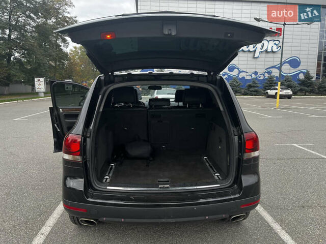 Черный Фольксваген Туарег, объемом двигателя 4.9 л и пробегом 252 тыс. км за 13800 $, фото 39 на Automoto.ua