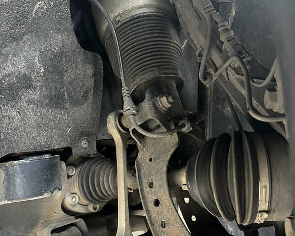 Черный Фольксваген Туарег, объемом двигателя 4.9 л и пробегом 252 тыс. км за 13800 $, фото 3 на Automoto.ua