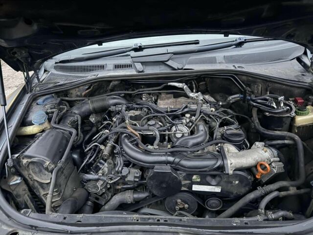 Черный Фольксваген Туарег, объемом двигателя 3 л и пробегом 277 тыс. км за 4300 $, фото 10 на Automoto.ua