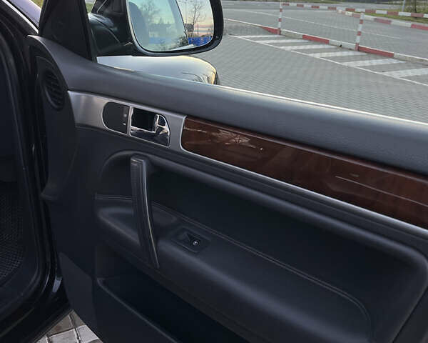 Черный Фольксваген Туарег, объемом двигателя 3 л и пробегом 230 тыс. км за 10200 $, фото 8 на Automoto.ua