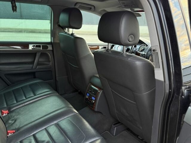 Чорний Фольксваген Туарег, об'ємом двигуна 3 л та пробігом 404 тис. км за 6500 $, фото 13 на Automoto.ua