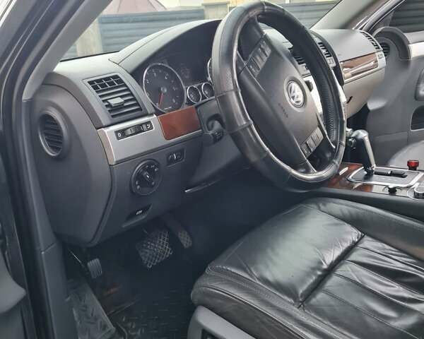 Черный Фольксваген Туарег, объемом двигателя 3 л и пробегом 258 тыс. км за 10500 $, фото 9 на Automoto.ua