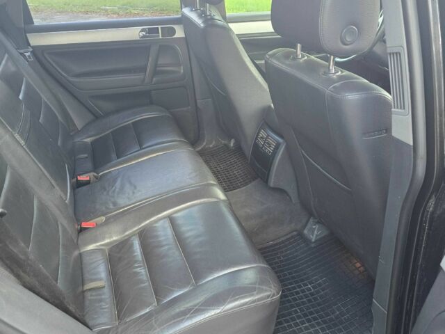 Черный Фольксваген Туарег, объемом двигателя 2.5 л и пробегом 352 тыс. км за 7500 $, фото 14 на Automoto.ua