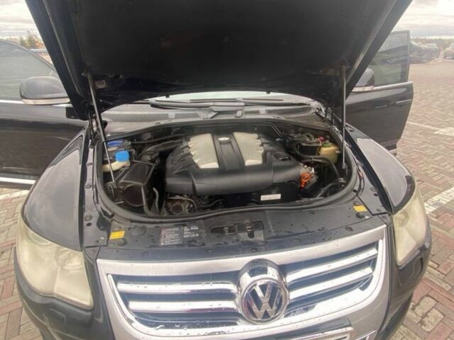 Чорний Фольксваген Туарег, об'ємом двигуна 3 л та пробігом 207 тис. км за 12000 $, фото 7 на Automoto.ua