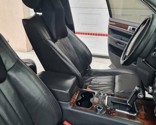 Черный Фольксваген Туарег, объемом двигателя 3 л и пробегом 258 тыс. км за 10500 $, фото 16 на Automoto.ua