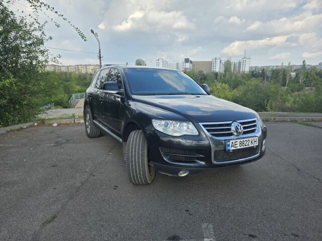 Чорний Фольксваген Туарег, об'ємом двигуна 3 л та пробігом 217 тис. км за 9000 $, фото 2 на Automoto.ua