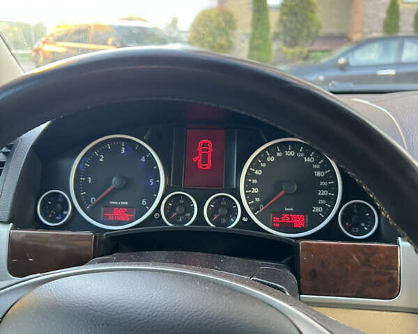 Черный Фольксваген Туарег, объемом двигателя 2.46 л и пробегом 258 тыс. км за 9500 $, фото 8 на Automoto.ua