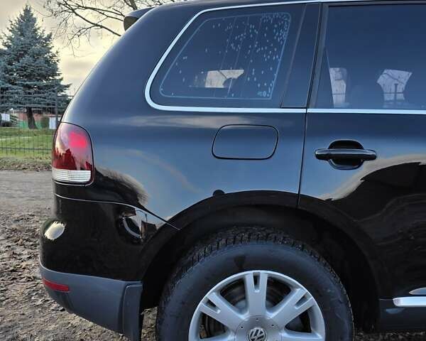 Черный Фольксваген Туарег, объемом двигателя 2.97 л и пробегом 296 тыс. км за 8800 $, фото 9 на Automoto.ua