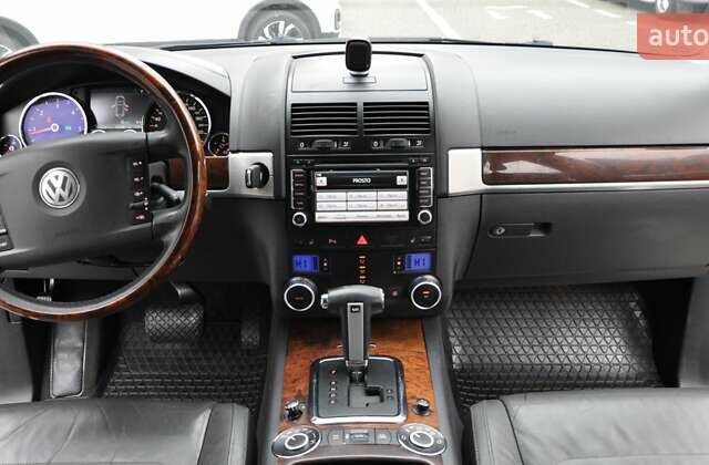 Черный Фольксваген Туарег, объемом двигателя 3 л и пробегом 335 тыс. км за 9803 $, фото 21 на Automoto.ua