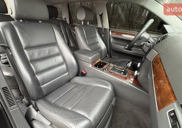 Черный Фольксваген Туарег, объемом двигателя 3 л и пробегом 239 тыс. км за 10300 $, фото 18 на Automoto.ua