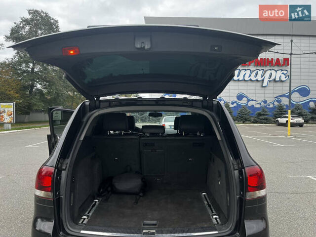 Черный Фольксваген Туарег, объемом двигателя 4.9 л и пробегом 252 тыс. км за 13800 $, фото 37 на Automoto.ua