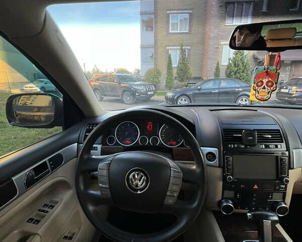 Черный Фольксваген Туарег, объемом двигателя 2.46 л и пробегом 258 тыс. км за 9500 $, фото 9 на Automoto.ua