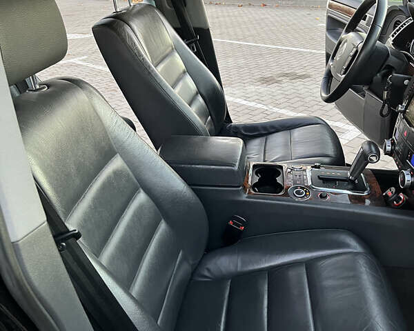 Черный Фольксваген Туарег, объемом двигателя 3 л и пробегом 230 тыс. км за 10200 $, фото 31 на Automoto.ua