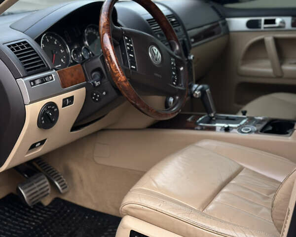 Черный Фольксваген Туарег, объемом двигателя 4.9 л и пробегом 340 тыс. км за 7900 $, фото 14 на Automoto.ua