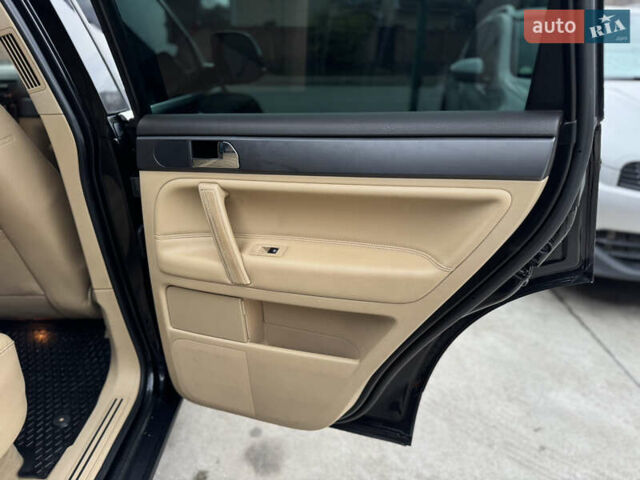 Черный Фольксваген Туарег, объемом двигателя 3 л и пробегом 333 тыс. км за 9950 $, фото 24 на Automoto.ua