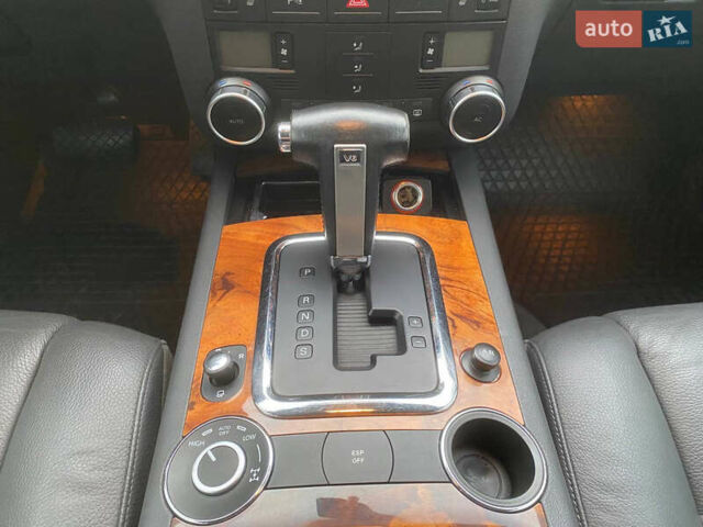 Черный Фольксваген Туарег, объемом двигателя 3 л и пробегом 273 тыс. км за 10500 $, фото 39 на Automoto.ua