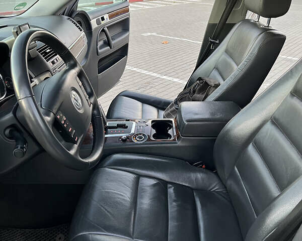 Черный Фольксваген Туарег, объемом двигателя 3 л и пробегом 230 тыс. км за 10200 $, фото 29 на Automoto.ua