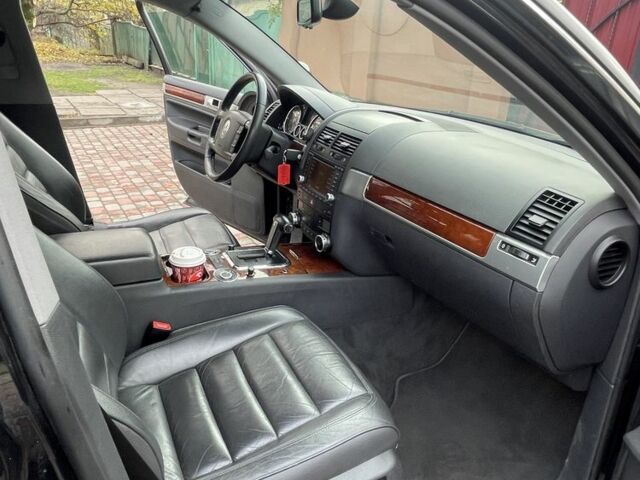 Черный Фольксваген Туарег, объемом двигателя 3 л и пробегом 270 тыс. км за 6500 $, фото 7 на Automoto.ua