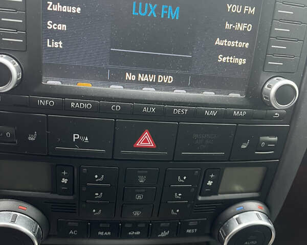 Черный Фольксваген Туарег, объемом двигателя 4.9 л и пробегом 252 тыс. км за 13800 $, фото 44 на Automoto.ua