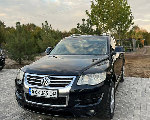 Черный Фольксваген Туарег, объемом двигателя 4.92 л и пробегом 340 тыс. км за 11000 $, фото 1 на Automoto.ua