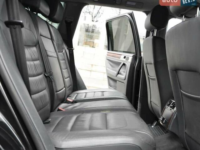 Черный Фольксваген Туарег, объемом двигателя 3 л и пробегом 335 тыс. км за 9803 $, фото 17 на Automoto.ua