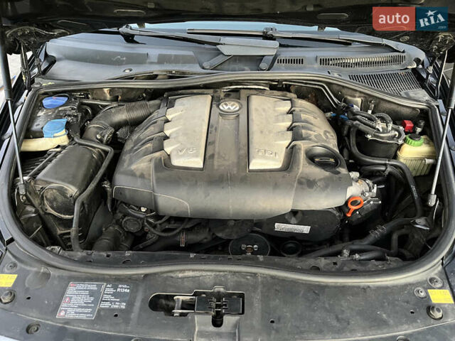 Черный Фольксваген Туарег, объемом двигателя 3 л и пробегом 230 тыс. км за 10200 $, фото 54 на Automoto.ua