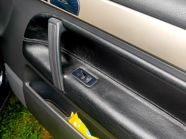 Чорний Фольксваген Туарег, об'ємом двигуна 3 л та пробігом 345 тис. км за 10500 $, фото 6 на Automoto.ua