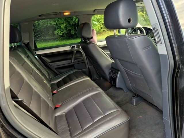 Черный Фольксваген Туарег, объемом двигателя 3 л и пробегом 290 тыс. км за 3200 $, фото 5 на Automoto.ua