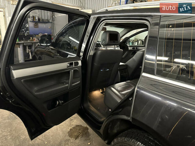 Черный Фольксваген Туарег, объемом двигателя 3 л и пробегом 351 тыс. км за 13500 $, фото 12 на Automoto.ua