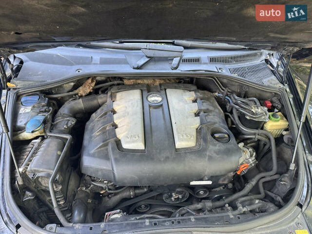 Чорний Фольксваген Туарег, об'ємом двигуна 2.97 л та пробігом 330 тис. км за 10500 $, фото 19 на Automoto.ua