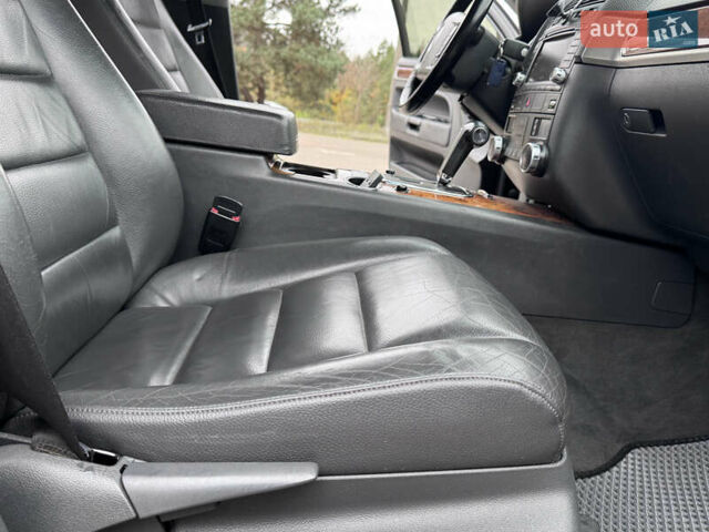 Черный Фольксваген Туарег, объемом двигателя 2.97 л и пробегом 294 тыс. км за 10508 $, фото 23 на Automoto.ua