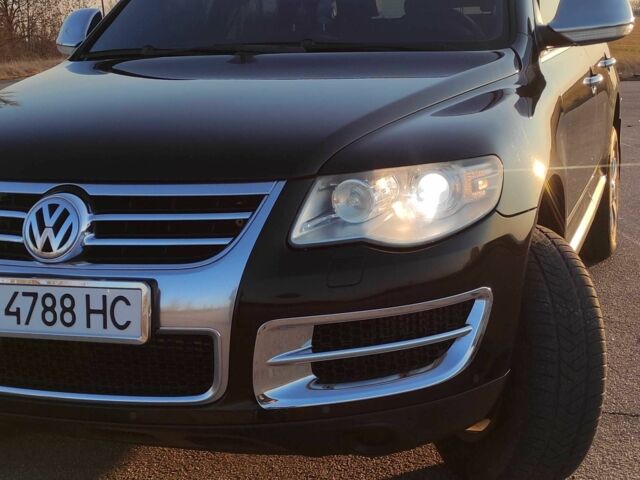 Черный Фольксваген Туарег, объемом двигателя 3 л и пробегом 290 тыс. км за 12300 $, фото 1 на Automoto.ua