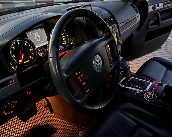 Черный Фольксваген Туарег, объемом двигателя 3 л и пробегом 230 тыс. км за 10200 $, фото 65 на Automoto.ua