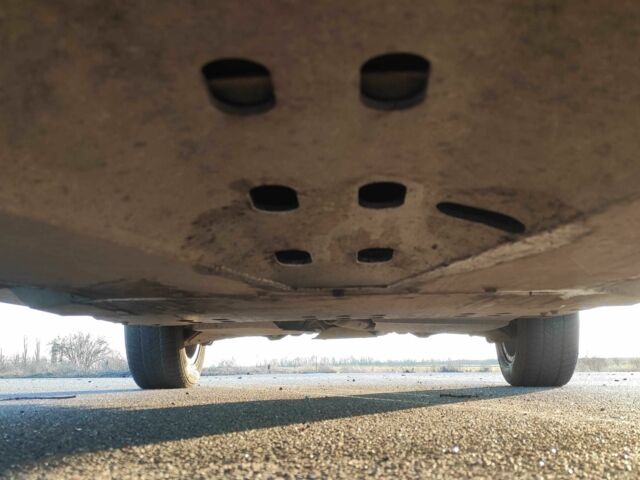 Черный Фольксваген Туарег, объемом двигателя 3 л и пробегом 290 тыс. км за 12300 $, фото 7 на Automoto.ua