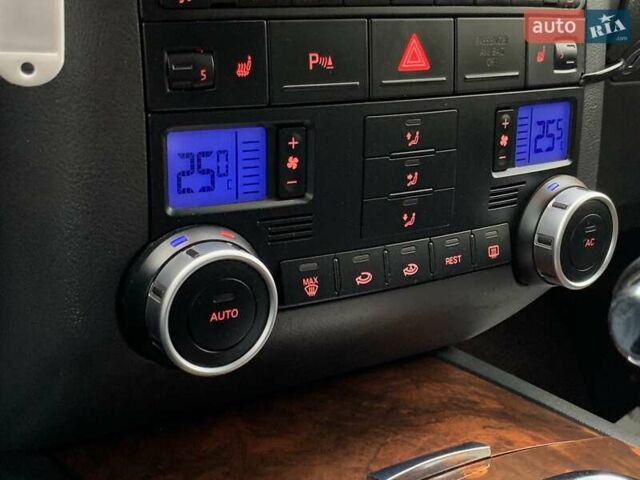 Черный Фольксваген Туарег, объемом двигателя 3 л и пробегом 351 тыс. км за 11999 $, фото 48 на Automoto.ua