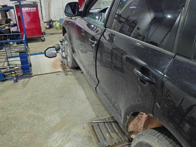 Черный Фольксваген Туарег, объемом двигателя 2.5 л и пробегом 352 тыс. км за 7500 $, фото 10 на Automoto.ua