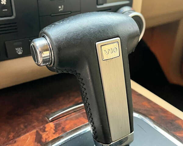 Черный Фольксваген Туарег, объемом двигателя 4.92 л и пробегом 340 тыс. км за 11000 $, фото 10 на Automoto.ua