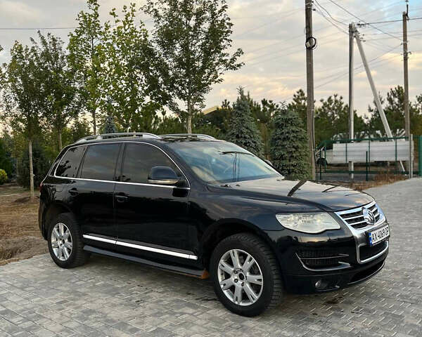 Черный Фольксваген Туарег, объемом двигателя 4.92 л и пробегом 340 тыс. км за 11000 $, фото 2 на Automoto.ua