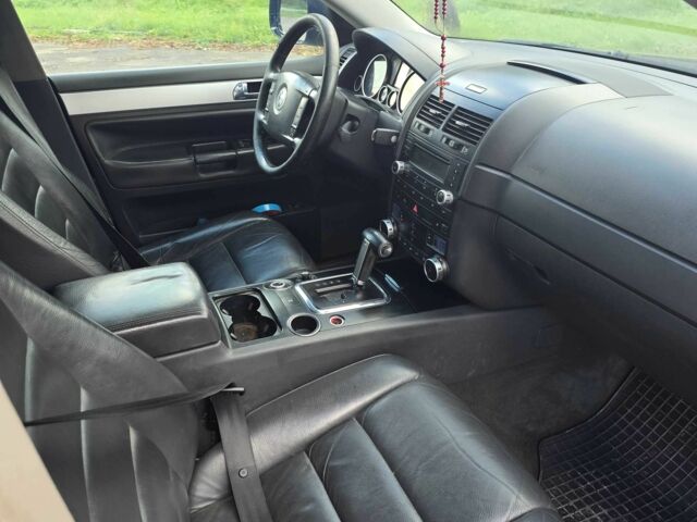 Черный Фольксваген Туарег, объемом двигателя 2.5 л и пробегом 352 тыс. км за 7500 $, фото 12 на Automoto.ua