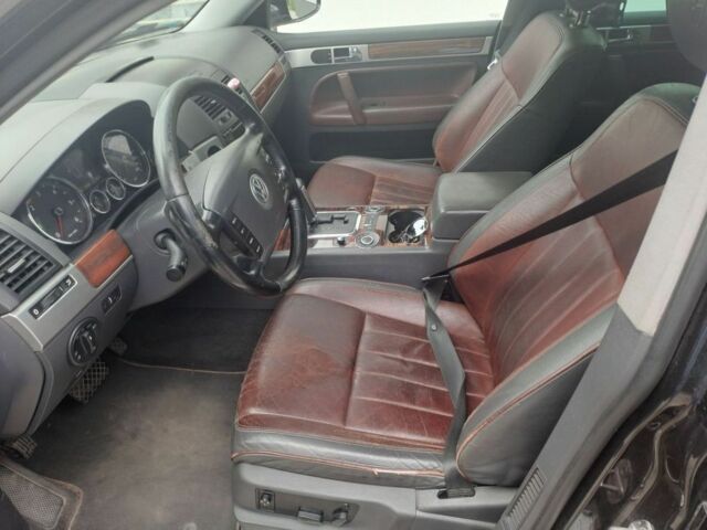 Черный Фольксваген Туарег, объемом двигателя 3 л и пробегом 260 тыс. км за 3400 $, фото 6 на Automoto.ua