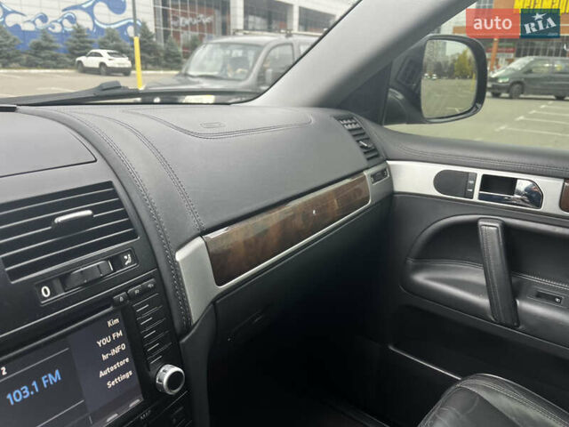 Черный Фольксваген Туарег, объемом двигателя 4.9 л и пробегом 252 тыс. км за 13800 $, фото 46 на Automoto.ua