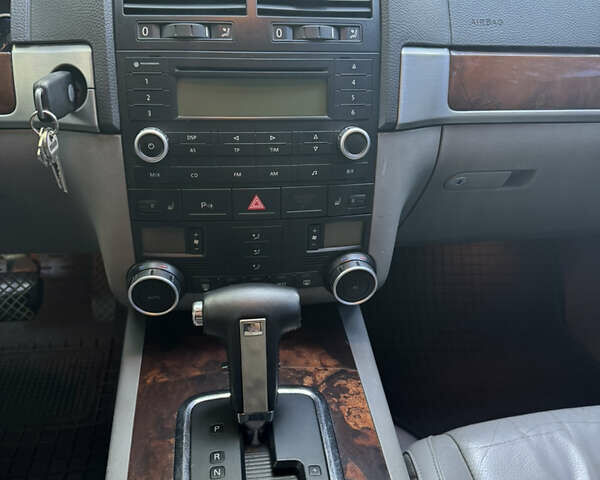 Чорний Фольксваген Туарег, об'ємом двигуна 2.97 л та пробігом 330 тис. км за 10500 $, фото 16 на Automoto.ua