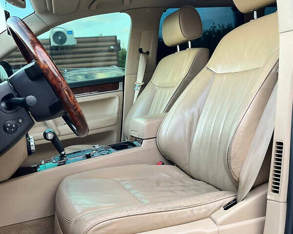 Черный Фольксваген Туарег, объемом двигателя 4.92 л и пробегом 340 тыс. км за 11000 $, фото 8 на Automoto.ua