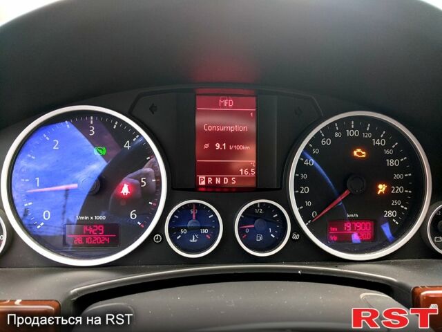 Чорний Фольксваген Туарег, об'ємом двигуна 3 л та пробігом 198 тис. км за 11300 $, фото 1 на Automoto.ua