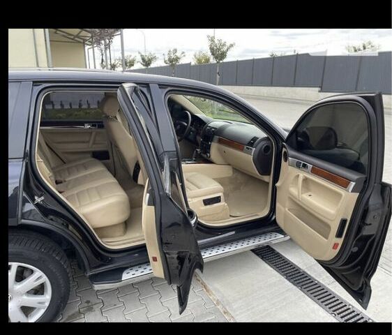 Черный Фольксваген Туарег, объемом двигателя 3 л и пробегом 236 тыс. км за 13000 $, фото 3 на Automoto.ua