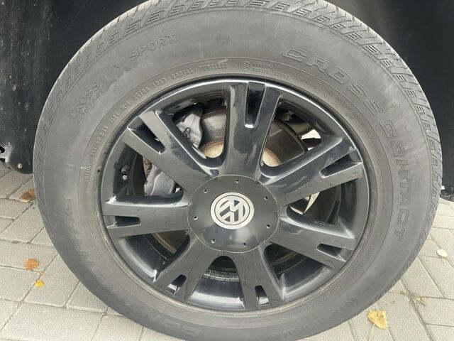 Черный Фольксваген Туарег, объемом двигателя 3 л и пробегом 373 тыс. км за 5400 $, фото 7 на Automoto.ua